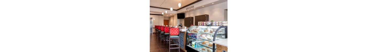 Start your morning of right with a continental or hot grab and go breakfast at the Bistro. Unwind with a beer, wine or cocktail in the Bar. 